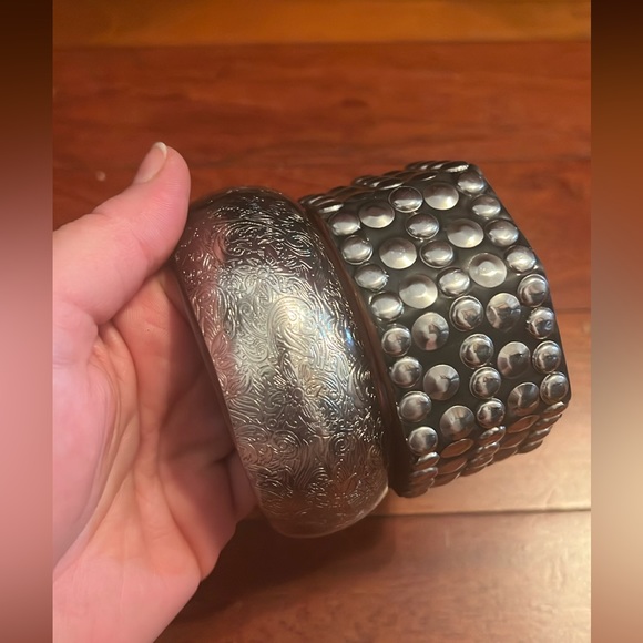 One of a kind Vintage Chunky Bangle - Picture 3 of 5